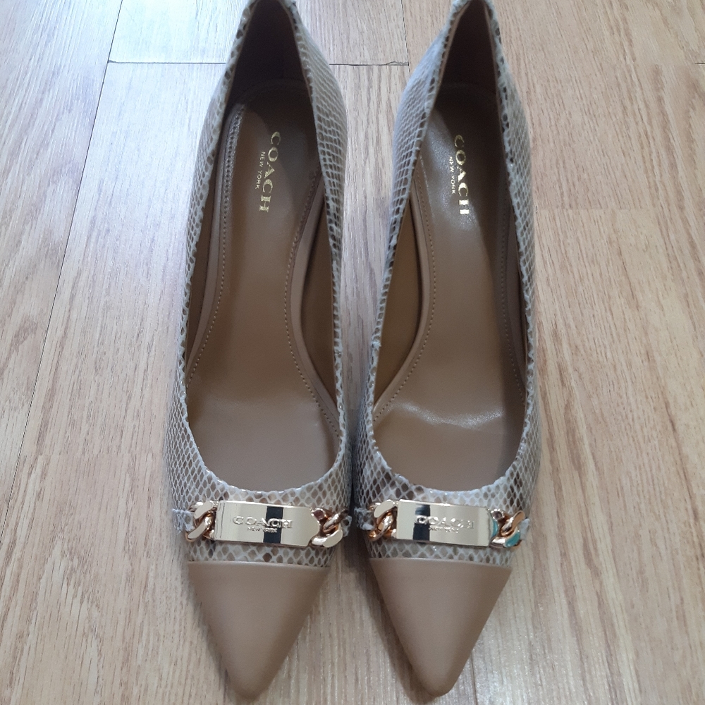 ***Coach Heels*** 8.5